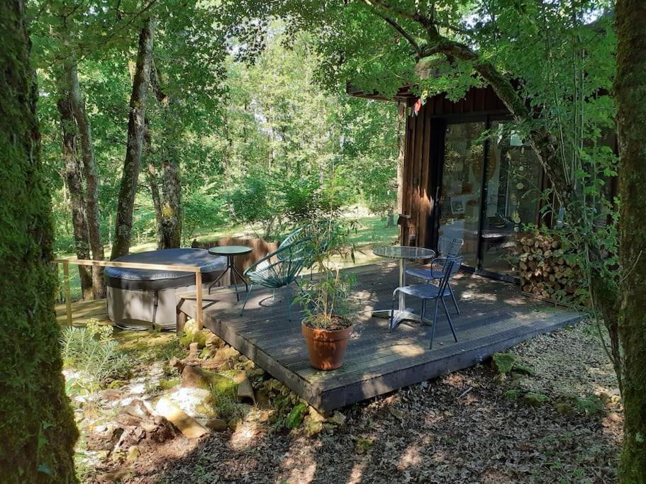 Le Gite De La Cabane De L'Oiseau Couze-et-Saint-Front Exterior foto